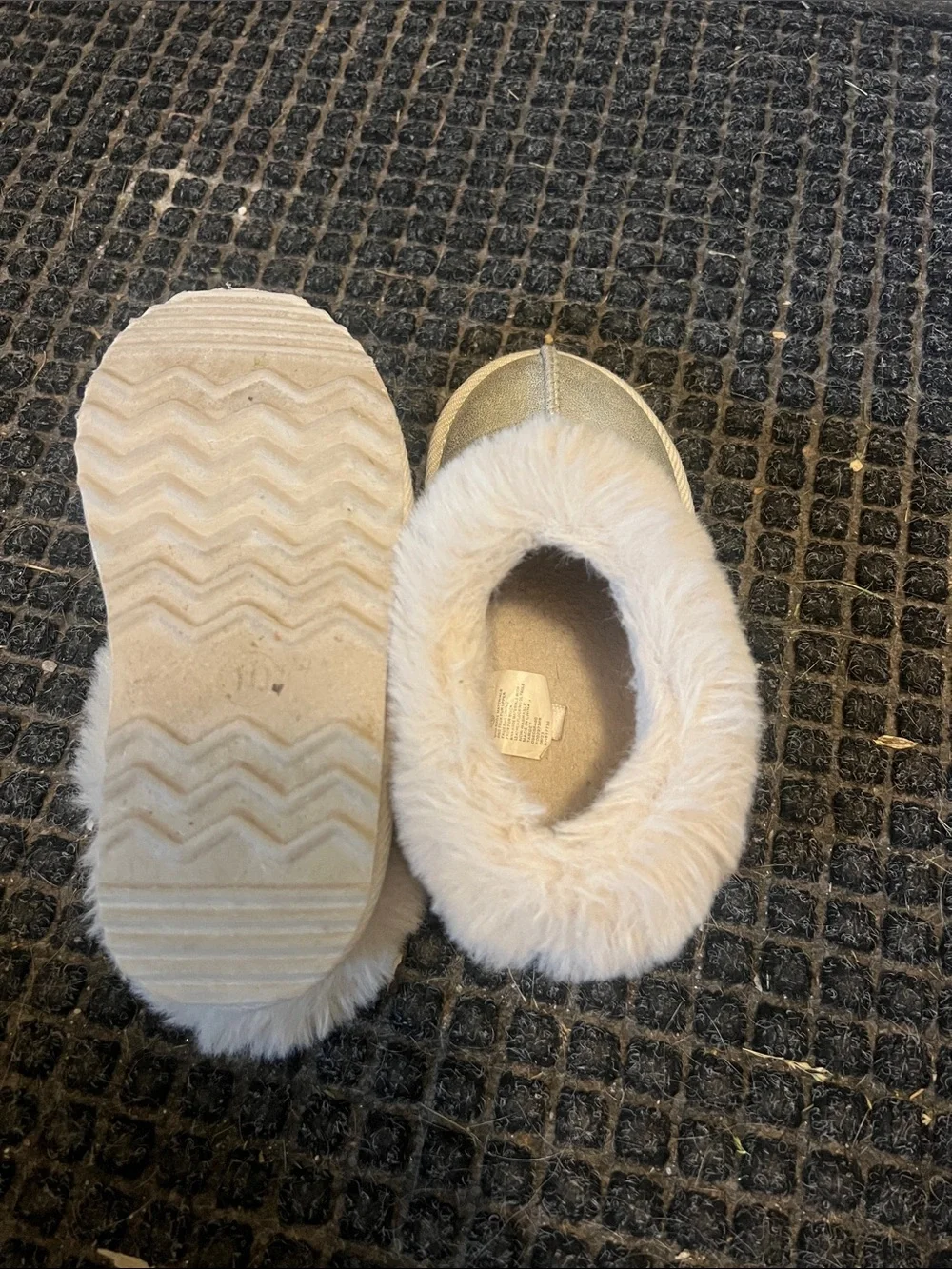 Cozy Metallic Faux Fur Lined Slippers - Silver